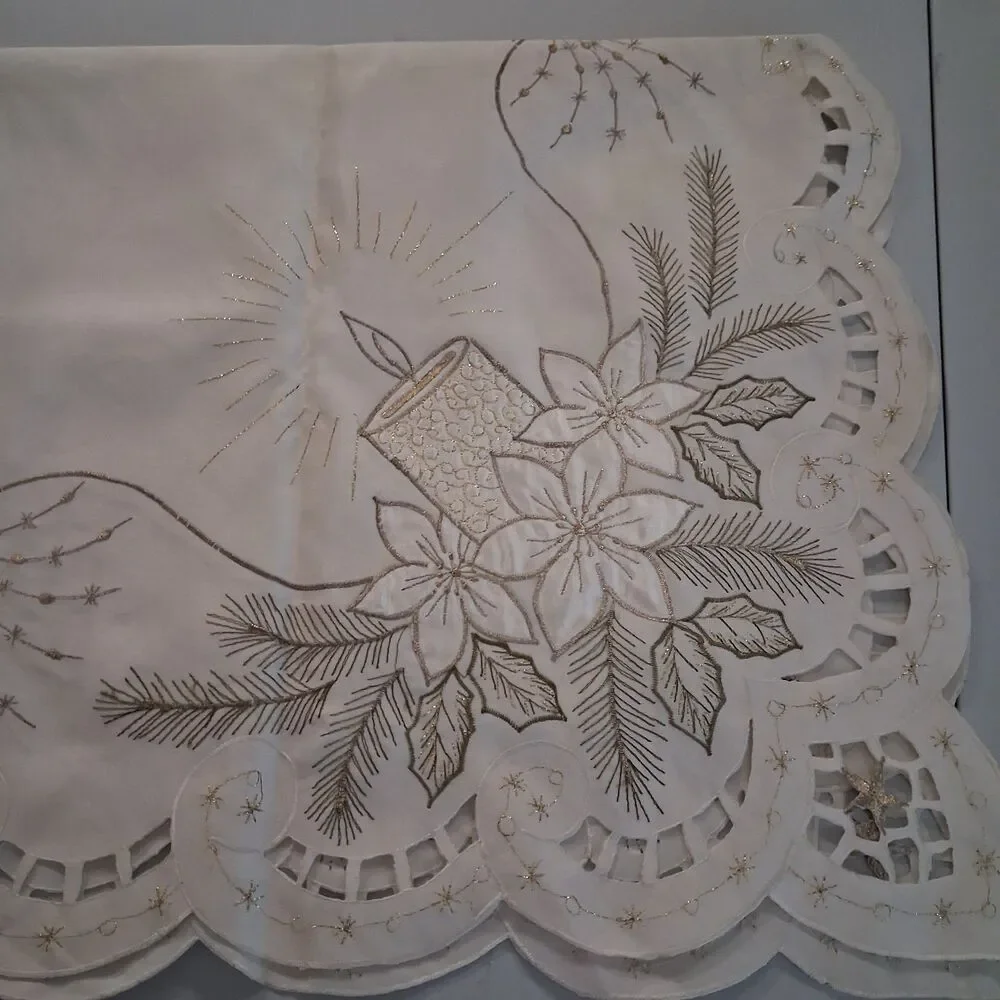 Vintage Christmas Tablecloth 33